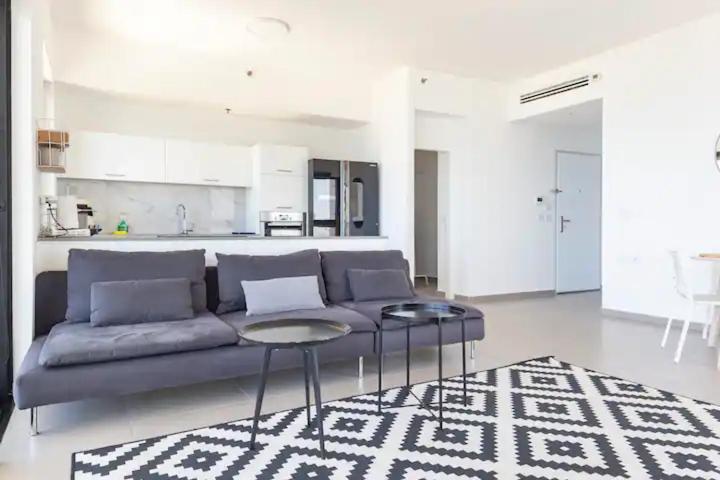 Oַ&O Group- Luxury Apt Tower Best Sea View Бат-Ям Екстер'єр фото