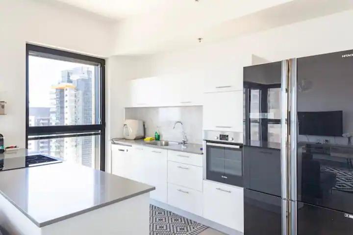 Oַ&O Group- Luxury Apt Tower Best Sea View Бат-Ям Екстер'єр фото