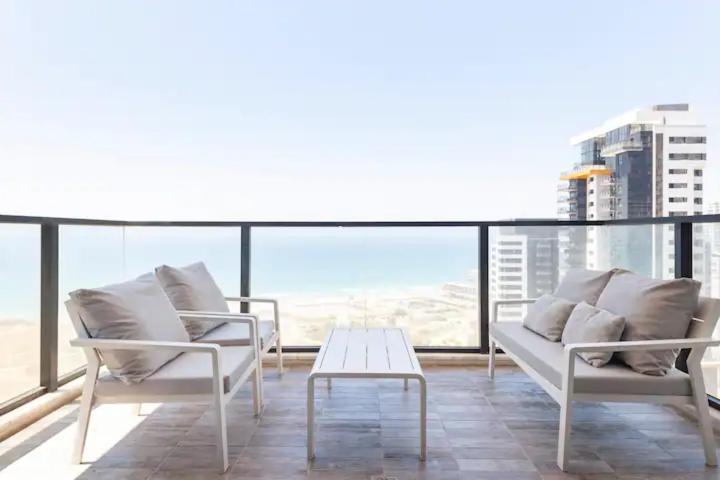 Oַ&O Group- Luxury Apt Tower Best Sea View Бат-Ям Екстер'єр фото