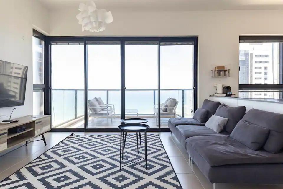 Oַ&O Group- Luxury Apt Tower Best Sea View Бат-Ям Екстер'єр фото