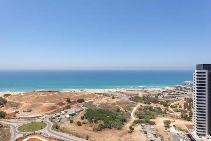 Oַ&O Group- Luxury Apt Tower Best Sea View Бат-Ям Екстер'єр фото