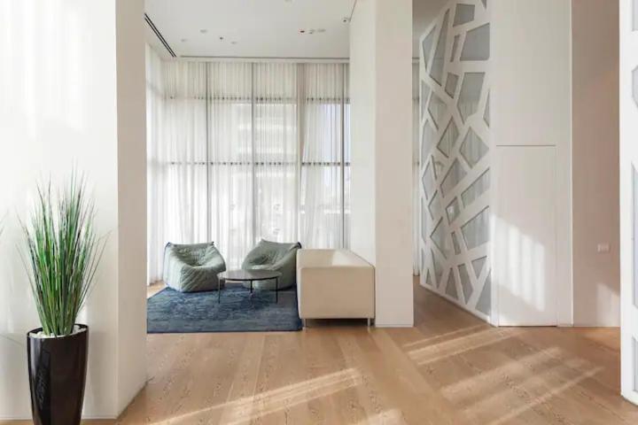Oַ&O Group- Luxury Apt Tower Best Sea View Бат-Ям Екстер'єр фото