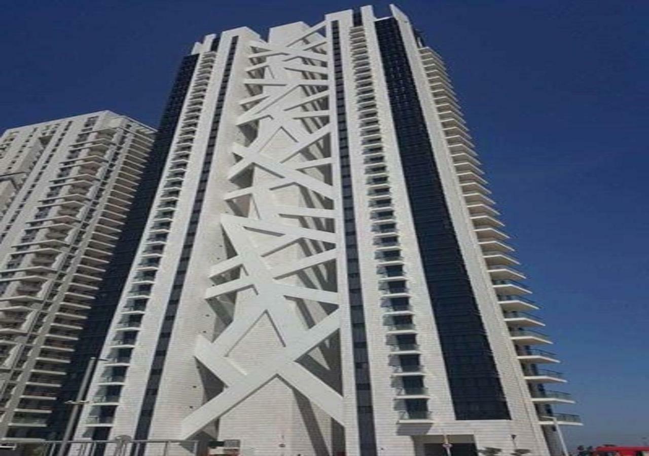Oַ&O Group- Luxury Apt Tower Best Sea View Бат-Ям Екстер'єр фото