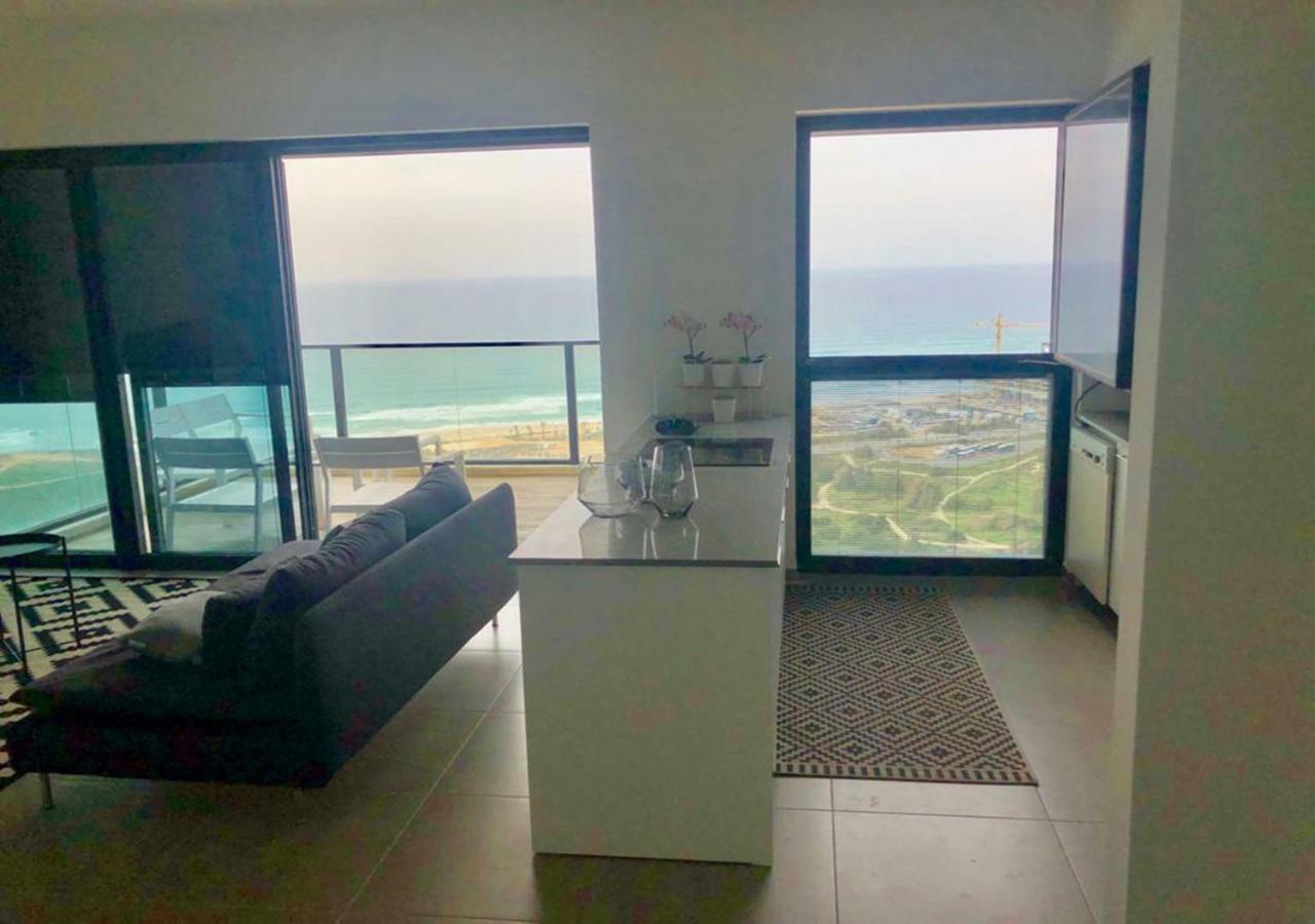 Oַ&O Group- Luxury Apt Tower Best Sea View Бат-Ям Екстер'єр фото