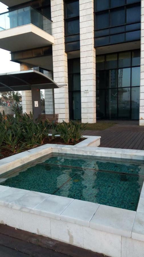 Oַ&O Group- Luxury Apt Tower Best Sea View Бат-Ям Екстер'єр фото